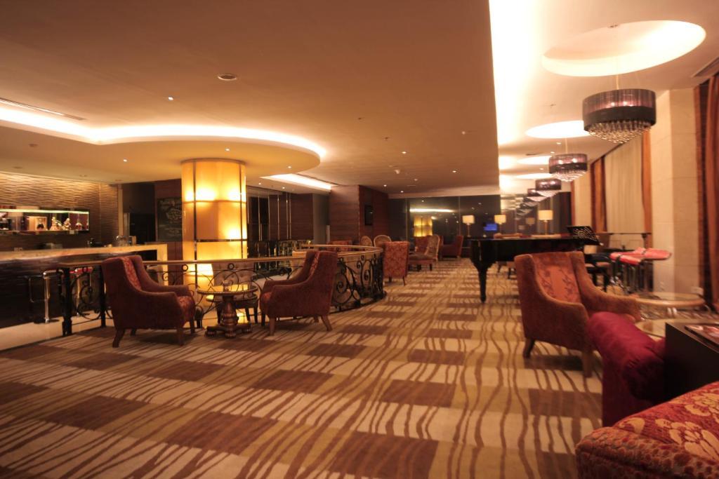 Premier Basko Hotel Padang  Exterior photo
