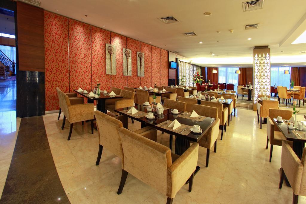 Premier Basko Hotel Padang  Exterior photo